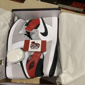 Air Jordan 1 High Light Smoke Grey